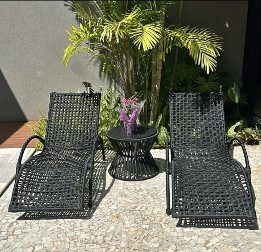 Conjunto de Piscina (2 Espreguiçadeiras + Mesa de Centro)