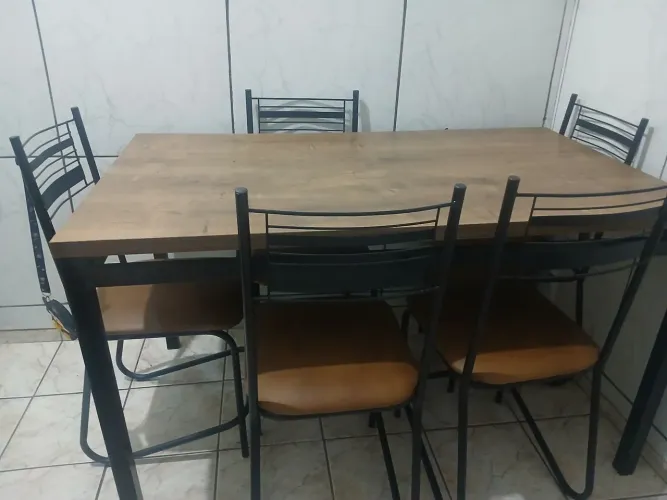 Conjunto de mesa de jantar com 6 cadeiras tudo perfeitas
