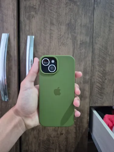 4 capinhas IPHONE 15 silicone aveludada por dentro 