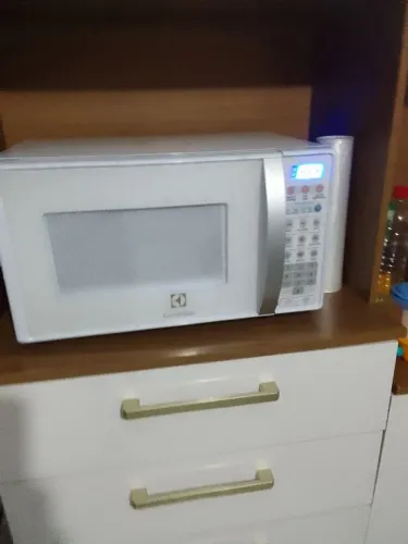Microondas eletrolux um ano de uso 