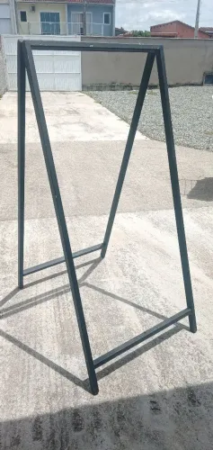 Cavalete de propaganda de ferroVendo ou troco por BICICLETA TIPO TROPICAL.