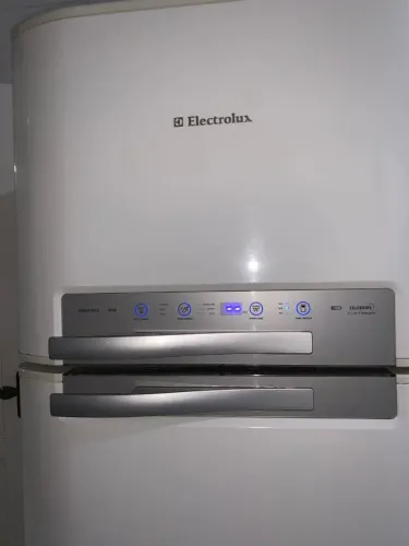 Geladeira frosfree Eletrolux df50 