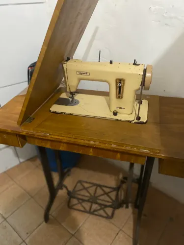 Vendo máquina de costura