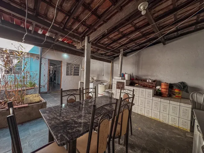 CASA + LOJA EM PONTO COMERCIAL Á VENDA EM CONTAGEM