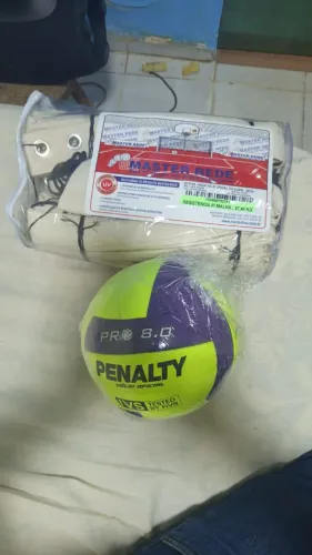 Bola e rede de vôlei