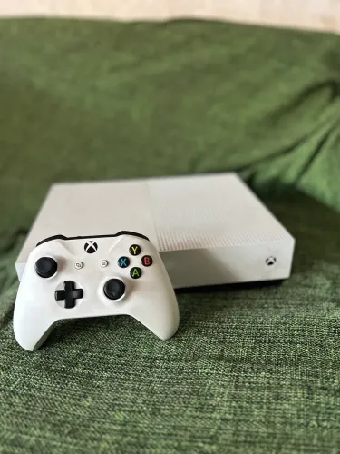 Xbox one s em bom estado de uso 