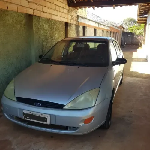 Ford Focus 1.8 16V 5P 2003