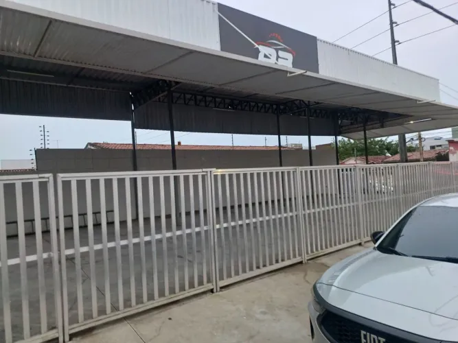 Aluga loja na torre av sinesio guimaraes com Miguel Santa Cruz  para todo tipo de comercio