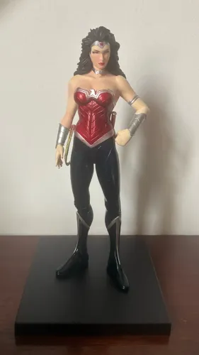 Wonder Woman - Mulher Maravilla Limitada Dc - 18 cm