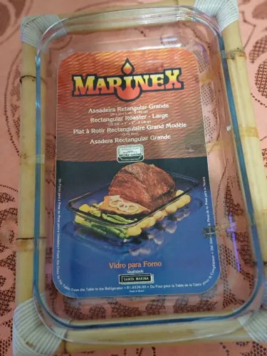 Assadeira Retangular Grande Marinex com Suporte de Bambu - Nunca Usada