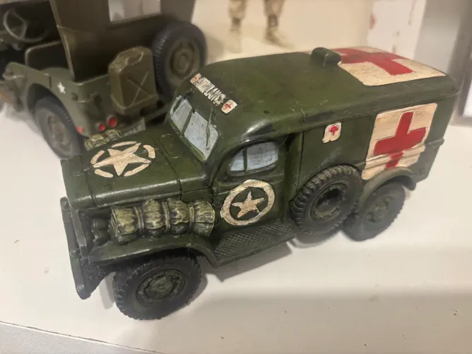 Miniatura em resina veículo militar médico WWII