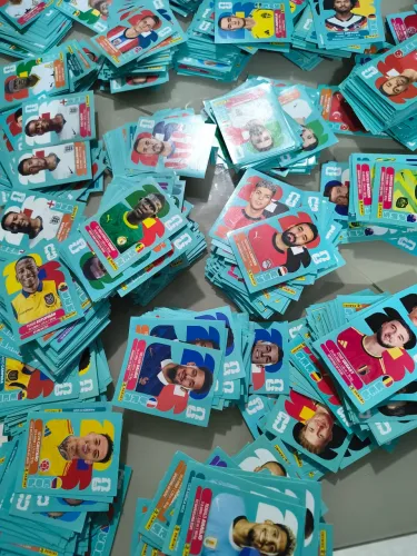 600 figurinha da copa sem repetir 