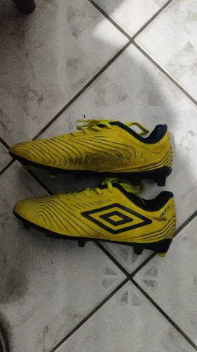 Chuteira campo umbro N41