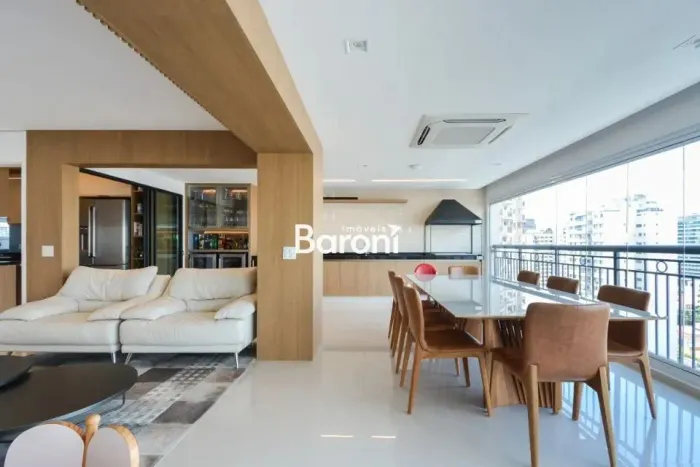 Apartamento à venda em Moema Pássaros, reformado, varanda gourmet com churrasqueira, 4 vag