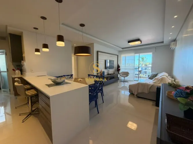 Apartamento á venda decorado em condomínio pé na areia na Cachoeira do Bom Jesus