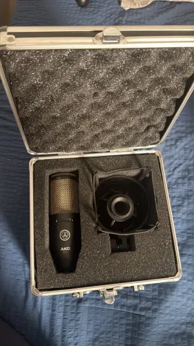 Microfone AKG P222