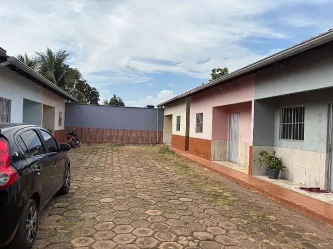 Residencial com 8 casas e um ponto comercial ..excelente pra aluguel estão todas alugadasa