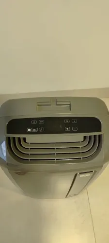 Ar condicionado portátil De'Longhi AN145RF, sem acessórios e sem controle..
