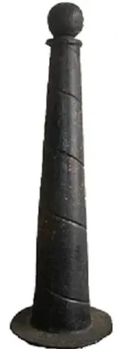 Balizador de calçada em ferro modelo frade 