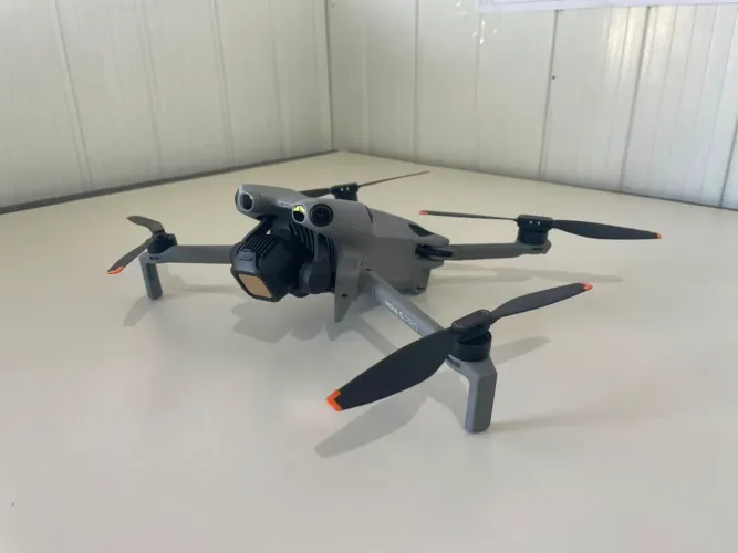 Vendo drone dji mini 5 pro fly more combo completo