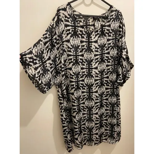 Vestido soltinho estampado preto e branco