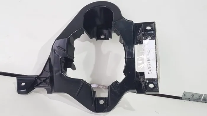 Suporte do farol de milha BMW 118i 2004 a 2011 lado Direito BG1145