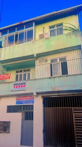 Vende se prédio com 3 casas próximo a nova rodoviária de Salvador