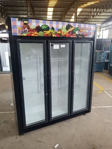 Expositor Refrigerado 3 portas Frutas e Verduras