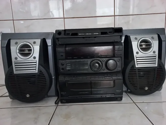 Aparelho de som sony para arrumar ou aproveitar peças