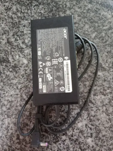 Carregador para Notebook Acer Nitro 5 Usado com Defeito.
