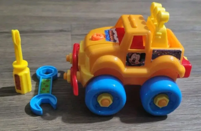 Carrinho monta e desmonta do Mickey