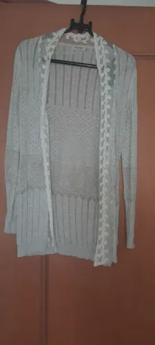 Cardigan de renda cinza