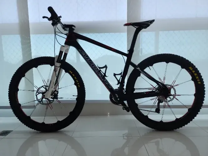Audax Auge - 27.5 tamanho 18,5 - fibra de carbono,  Susp. RockShok SID Trava Hidráaulica
