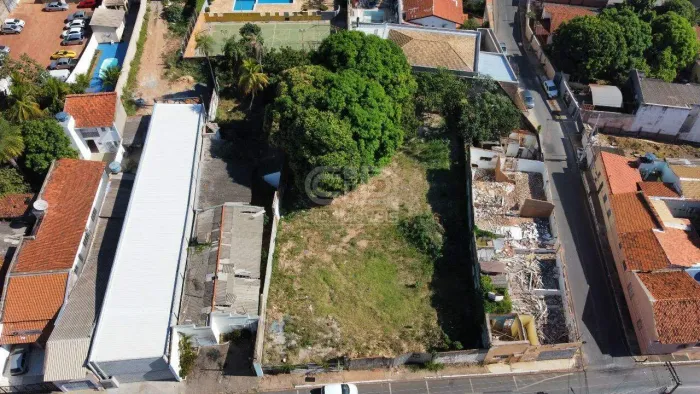 Terreno com aproximadamente 1.430m² no Centro