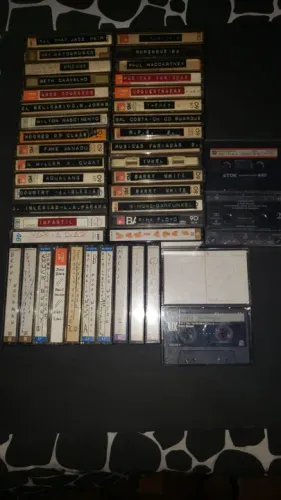  Fitas Cassete K7 Gravadas variadas , Lote com 44 unidades