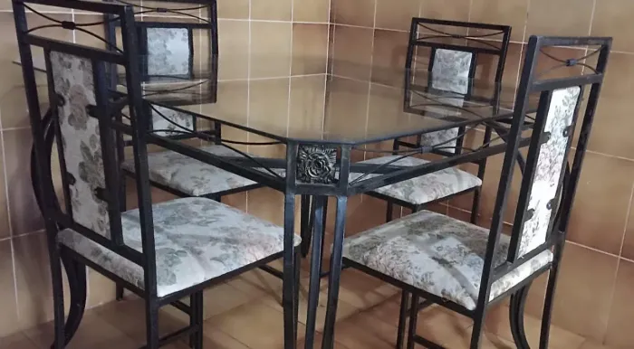 Kit Sala (Sofá + Mesa com 04 Cadeiras + Aparador