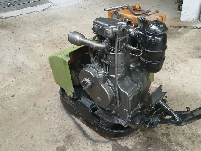 Compactador cm20 Dynapac com motor a diesel Agrale M80