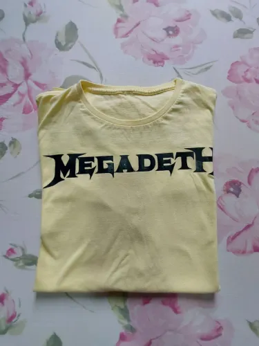 Camiseta masculina, Banda Megadeth, Cor Amarela, Tamanho M.