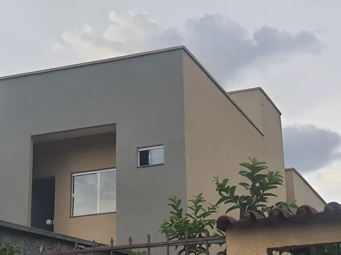 Vendo SOBRADO 04 QTOS,JD NOVO MUNDO.