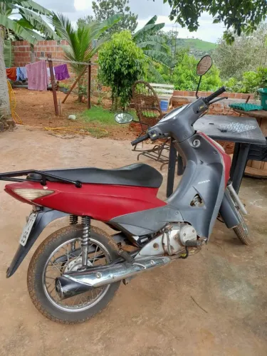 Honda biz em bom estado, conservada, econômica e confiável 
