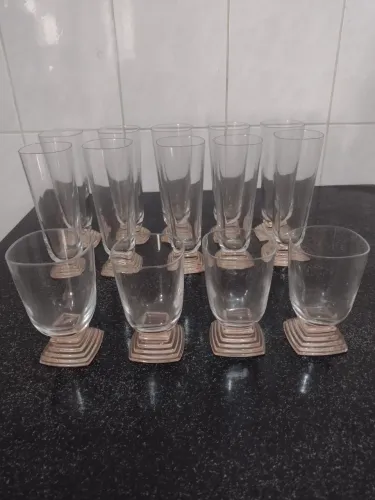 Vendo lindo conjunto antigo de copos tulipas (14 copos) de cristal rosé 
