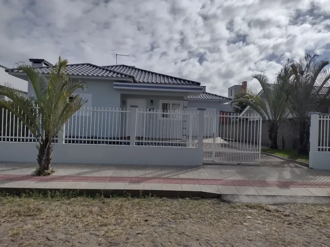 Casa para alugar na temporada de verão em Balneário Gaivota -Sc 