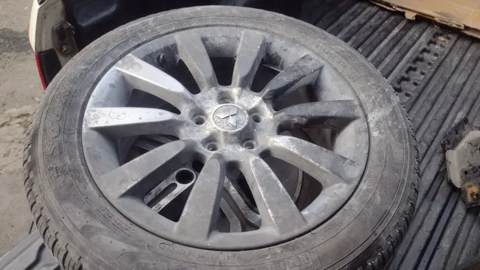 Roda com pneu ASX R 18 (unidade)