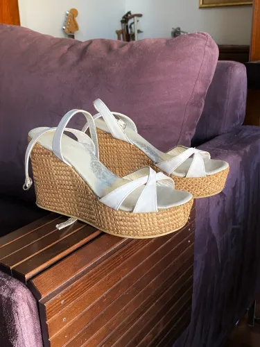 Sandália salto anabela, marca Coque Banana, t.35.