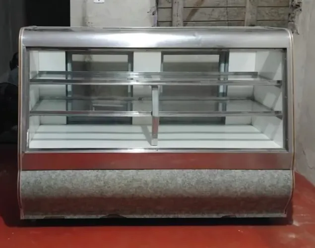 Vitrine para Exposição de Alimentos medindo 1,20m