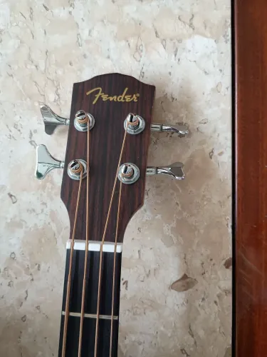 Vende-se Baixolão Fender 4 cordas + Amplificador Meteoro Demolidor + Bag