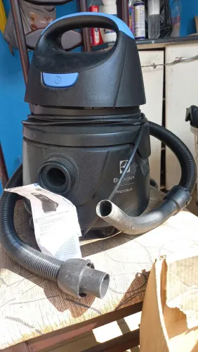 Aspirador de pó Eletrolux 1250W Água e pó 