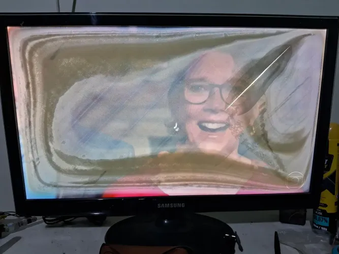 TV, monitor 24 polegadas, concerto ou retirada de peças.