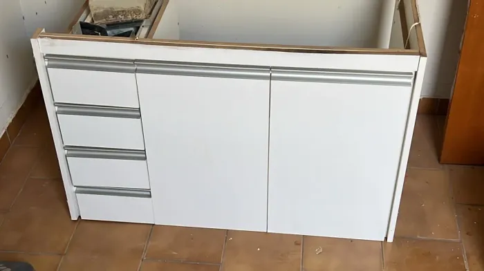 Armário de embutir na pia banheiro