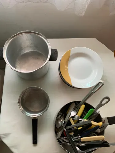 KIT panelas, pratos e talheres